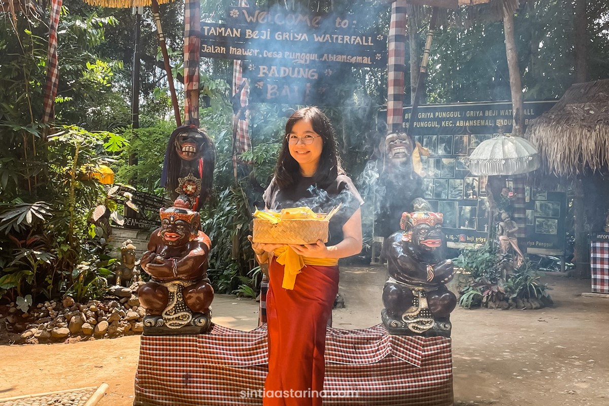 Pengalaman Melukat di Taman Beji Griya Waterfall, Bali
