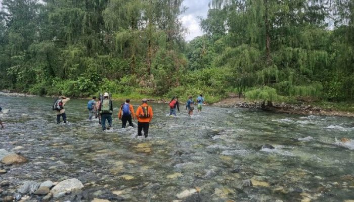 tim-sar-gabungan-banggai-evakuasi-pencari-gaharu-yang-tersesat-di-hutan