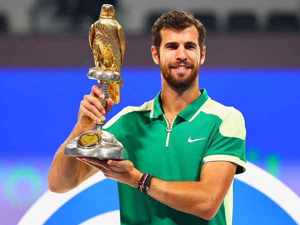 bangunkan-jakub-mensik-dari-mimpi,-karen-khachanov-jadi-juara-di-doha