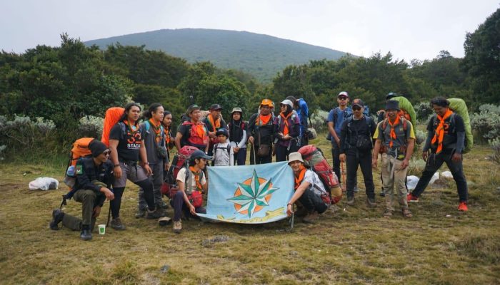 latihan-gabungan-di-surya-kencana-gede-pangrango,-mapala-stacia-angkat-isu-lingkungan