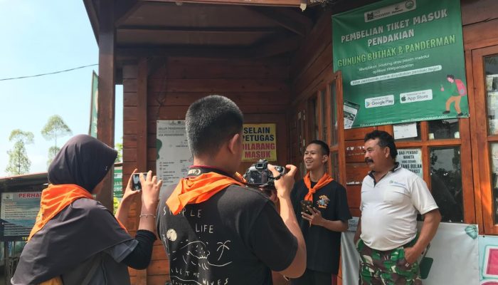 selain-mendaki-gunung-butak,-anggota-muda-perpala-29-juga-studi-potensi-desa-setempat