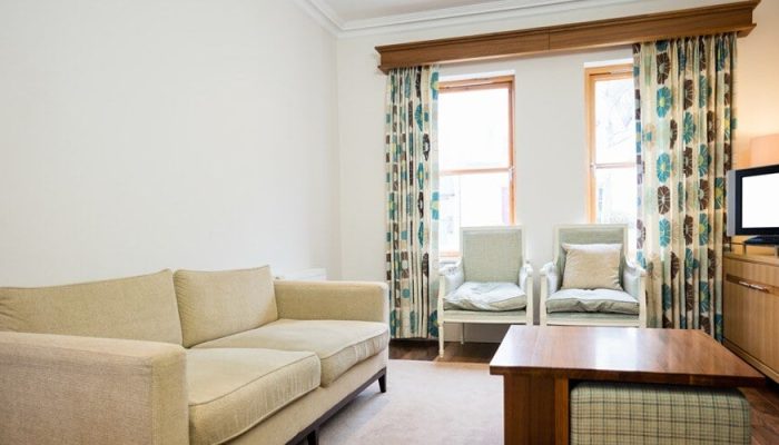 10-inspirasi-model-partisi-ruang-tamu-yang-bikin-rumah-makin-cantik