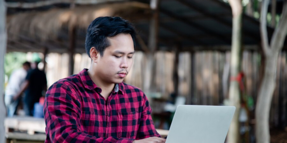 17 Rekomendasi Laptop untuk Mahasiswa Terbaik 2024