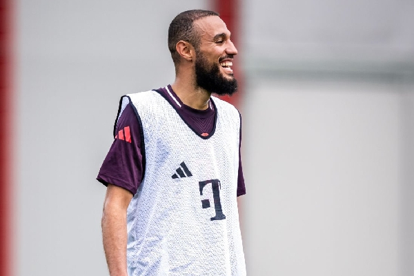 west-ham-united-upayakan-transfer-noussair-mazraoui-dari-bayern-munich