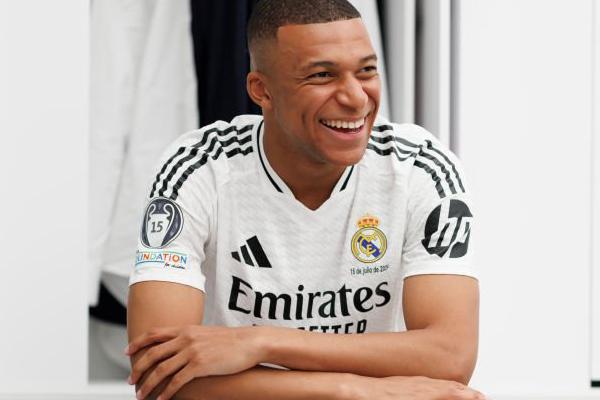 wow!-robert-lewandowski-berani-sepelekan-kylian-mbappe