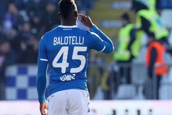 victor-osimhen-pilih-no.45,-mario-balotelli-ikut-kegirangan