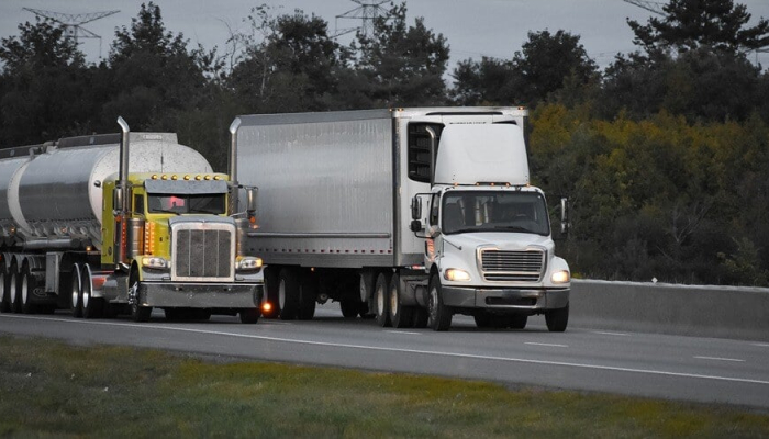 7-tips-mengemudi-aman-dengan-muatan-berat,-penting-untuk-driver-truk!