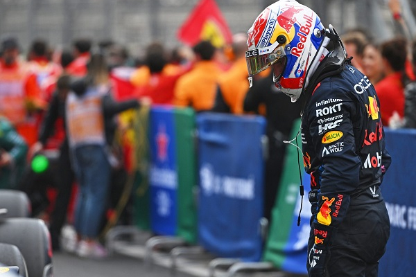 stewards-jelaskan-alasan-beri-penalti-20-detik-pada-max-verstappen
