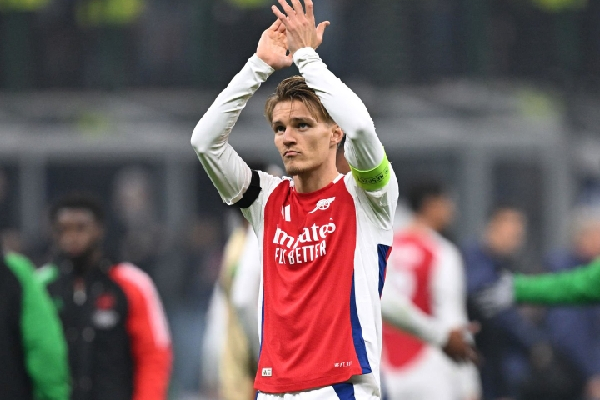 martin-odegaard-dibandingkan-dengan-legenda-arsenal,-dennis-bergkamp