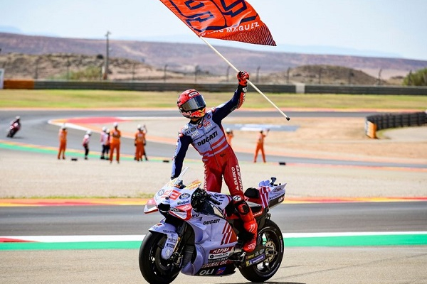 casey-stoner-prediksi-marc-marquez-akan-juarai-motogp-2025