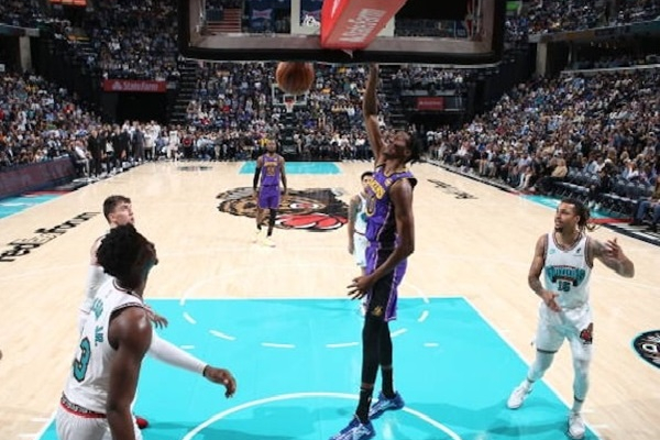 christian-koloko-berpeluang-bela-lakers-lawan-raptors