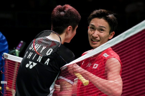 kento-momota-bantah-pensiun-secara-resmi-dari-bulu-tangkis
