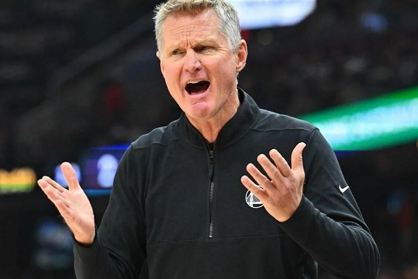meski-menang,-steve-kerr-murka-dengan-wasit-di-laga-versus-grizzlies
