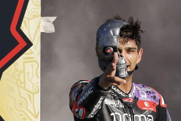 jorge-martin-rayakan-gelar-juara-dengan-selebrasi-unik-jadi-terminator