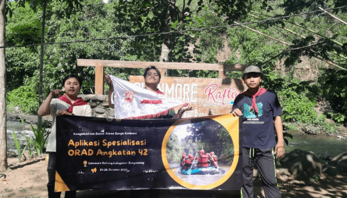 glenmore-rafting-:-kontribusi-pariwisata-terhadap-ekonomi-warga-dan-kelestarian-sungai