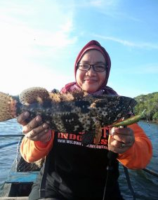 Evitri Handayani: Selaraskan Hiking Dengan Mancing