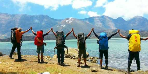Mendaki gunung tetap kuat? berikut 5 amazing tipsnya