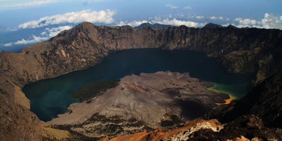 Gunung Rinjani yang Ikonik