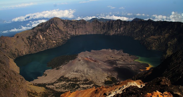 gunung-rinjani-yang-ikonik