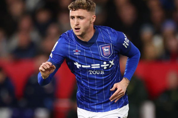 jadi-pahlawan-ipswich,-kieran-mckenna-puji-jack-taylor