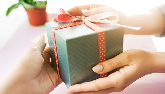 15+-rekomendasi-ide-hadiah-untuk-tukar-kado-di-bawah-rp100-ribu