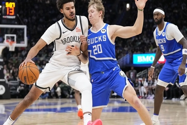 cameron-johnson-bikin-milwaukee-bucks-kembali-nyungsep