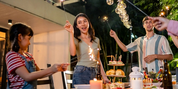 Malam Tahun Baru di Rumah? Ini Caranya Agar Seru dan Berkesan