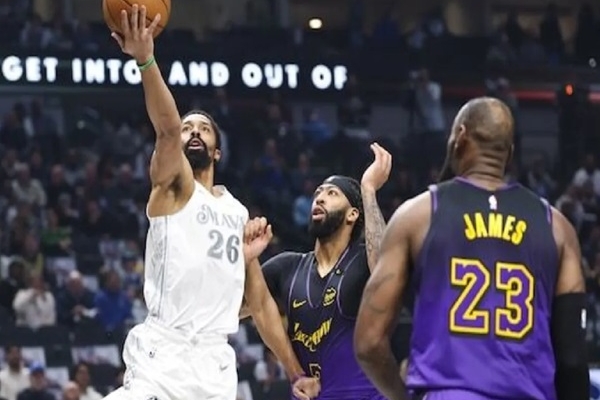 mavericks-menang-telak-lawan-lakers-meski-tanpa-irving-dan-doncic