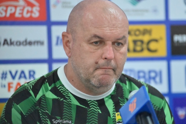hadapi-psbs-di-papua,-bojan-hodak-anggap-persib-dirugikan