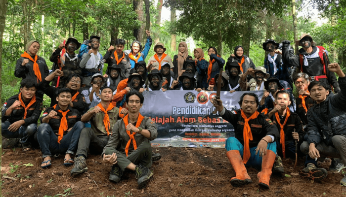 ukm-jelajah-alam-bebas-stai-al-azhary-cianjur,-selenggarakan-pelatihan-dasar-di-curug-goong