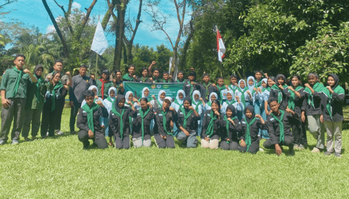 usai-gelar-diksar,-sispala-palh-sman-2-medan-lantik-16-anggota-baru-angkatan-riuh-malam