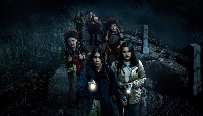 review-film-petaka-gunung-gede,-horor-alam-yang-mencekam