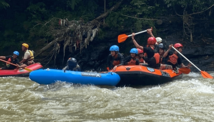 influencer-dan-2-mapala-lakukan-arung-jeram-di-sungai-cianten-bogor,-angkat-tema-odgj