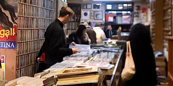 Mengunjungi Toko Musik Jadul “Tersembunyi” di Wina Austria