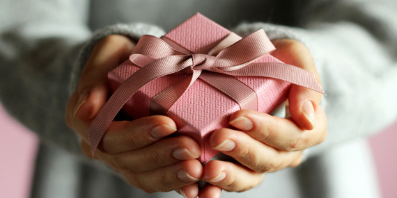 Kado Ulang Tahun: Tak Sekadar Benda, Ini Tentang Rasa