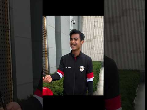 Pratama Arhan, Marselino dan Witan Bersama Srikandi Garuda Fitri Carlina