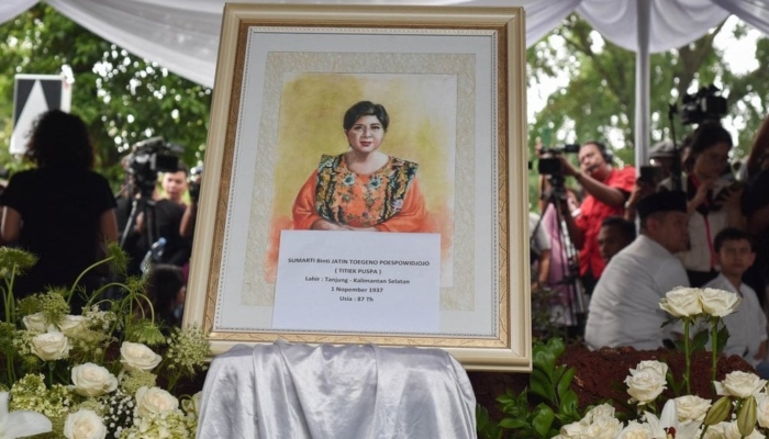 obituari-untuk-diva-tiga-masa,-titiek-puspa