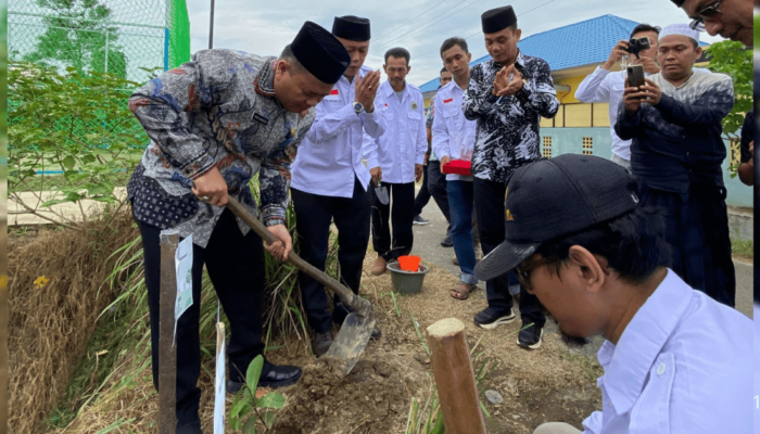 gelar-halal-bi-halal,-rfc-tanam-pohon-bersama-wakil-bupati-deli-serdang