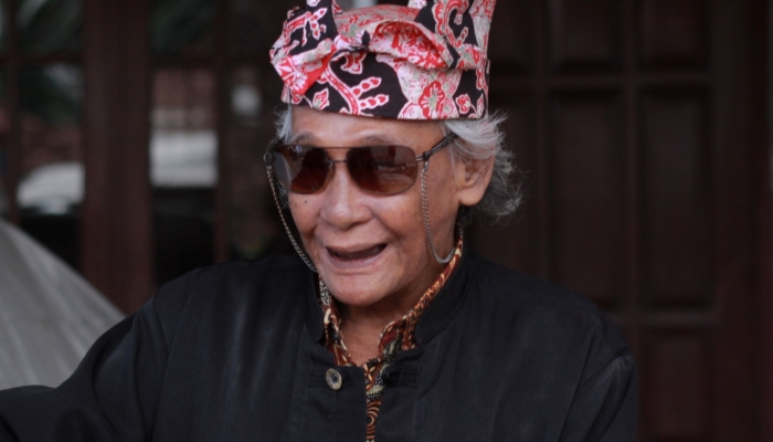 mengenal-hasnan-singodimayan:-maestro-sastra-dan-pejuang-budaya-osing-banyuwangi