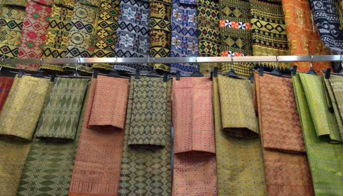 industri-wastra-indonesia,-kunci-fesyen-berkelanjutan-di-tengah-tren-slow-fashion