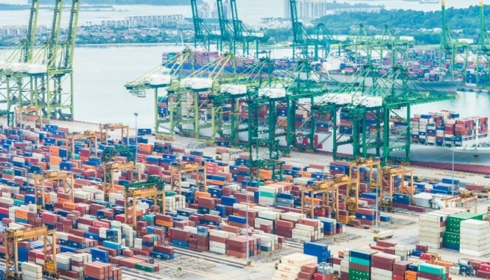 5-pelabuhan-yang-ramai-dengan-kegiatan-logistik,-ladang-cuan-untuk-kurir-pengiriman