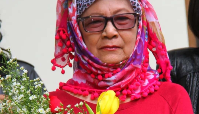 bunda-iffet,-sosok-rock-‘n’-roll-mom-yang-jadi-penyaksi-lahirnya-musisi-besar-indonesia