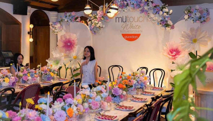 mutouch-white-&-peluncuran-"bloom-into-you"