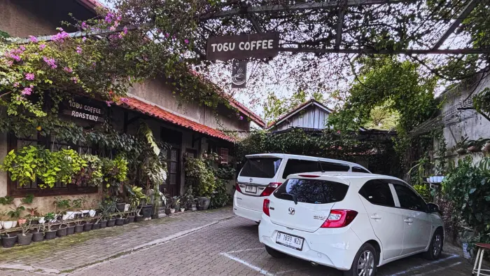 nongkrong-di-togu-coffee-roastery-bsd-serasa-di-rumah-nenek