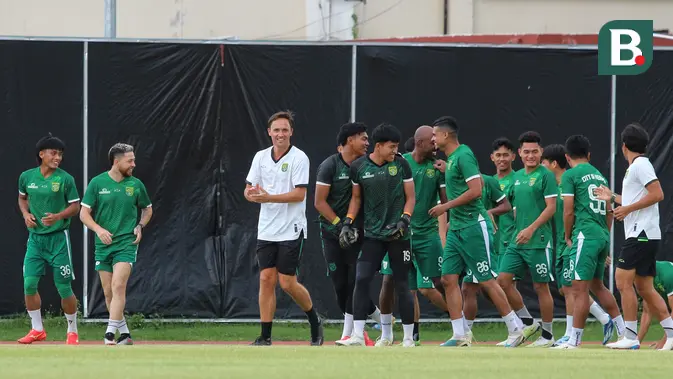 paul-munster-beri-selamat-persebaya-dapat-lisensi-afc,-musim-depan-hengkang?
