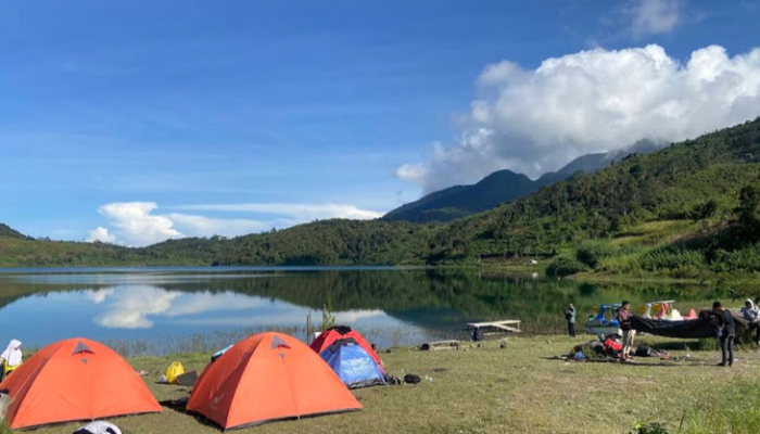 terpukau-dengan-keindahan-danau-talang,-permata-alam-di-kaki-gunung-talang-solok