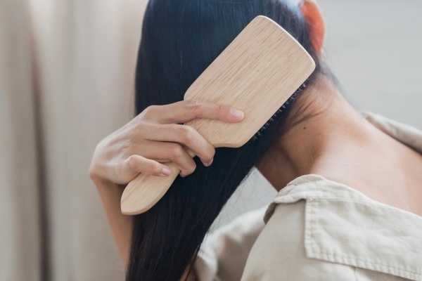 6-solusi-hilangkan-ketombe-di-rambut-yang-bisa-kamu-coba