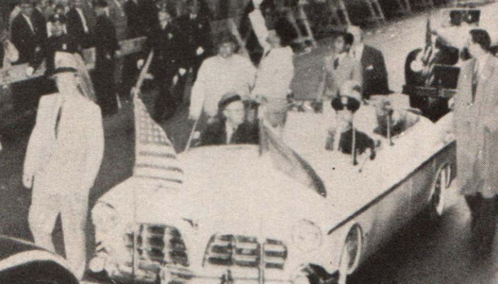 ketika-soekarno-menerima-medali-penghargaan-dari-wali-kota-new-york-pada-1956