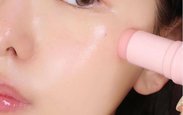 rekomendasi-balm-stick-multifungsi-untuk-wajah-glowing-alami