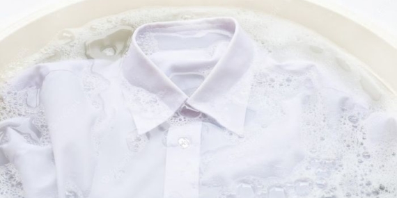 Gunakan 4 Bahan Ini Untuk Memutihkan Baju yang Menguning